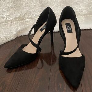 Black Pointed Toe Jones New York Heels